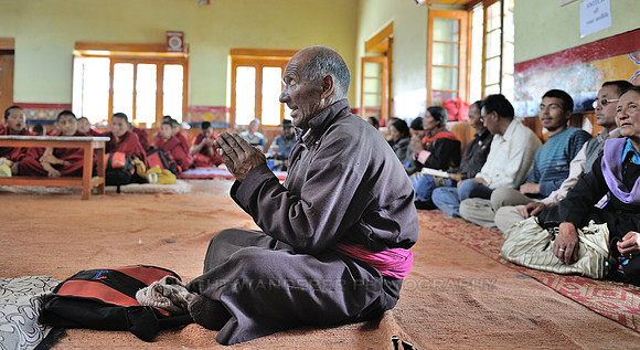 Old tibetan buddhist devotee