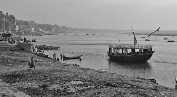 Ganges river, water level low in dry season