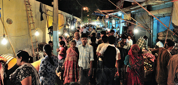 Vegetable market alley full of people