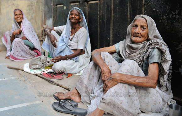 Old women sitting on the ground